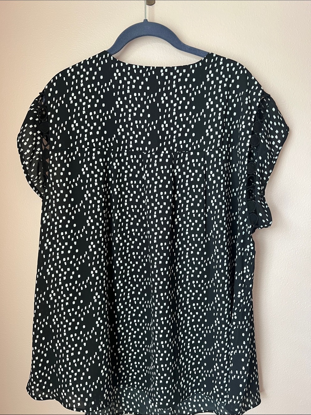 Daniel Rainn Black and White Dotted V-Neck Blouse - Picture 3 of 3